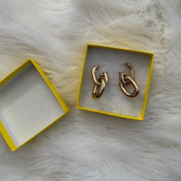 Banana Republic Gold Chunky Chainlink Earrings - Picture 1 of 1